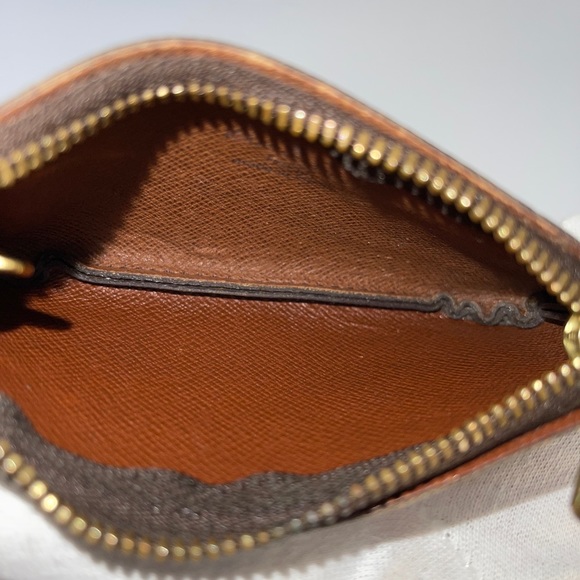 Authentic Louis Vuitton key pouch Monogram - Picture 5 of 11